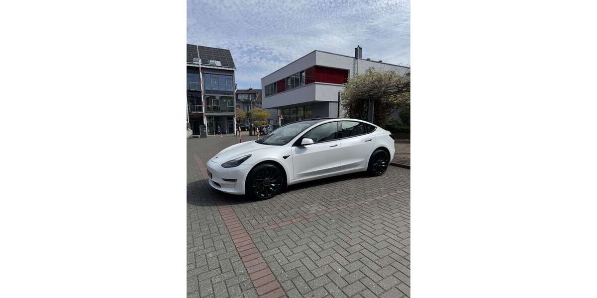 Tesla Model 3 39.900 km 28.599 &euro; Korschenbroich 41352
