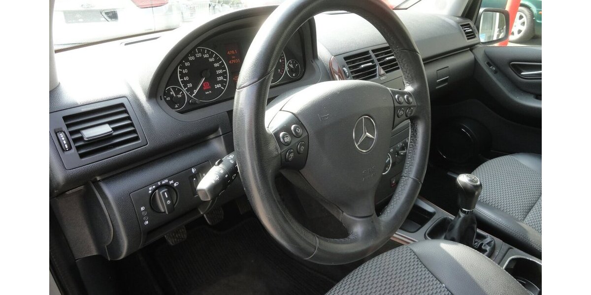 Mercedes-Benz A 160 Elegance Klima SHZ Alu 16 2.Hd Erst 47 Tkm 47.900 km 6.999 &euro; Neuss 41462