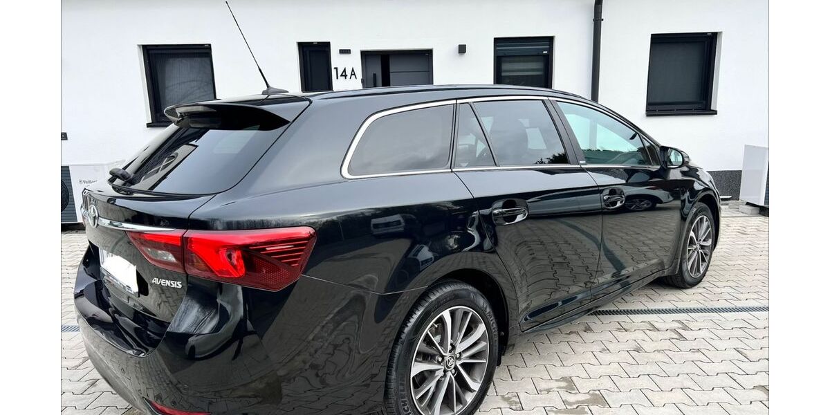 Toyota Avensis 65.874 km 15.900 &euro; Düsseldorf 40599