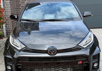 Toyota Yaris 3.800 km 39.850 &euro; Bottrop 46244