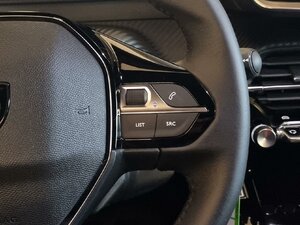 Peugeot 2008 Allure Klimaautom. Alu Allwetter Android Appl 14.715 km 17.880 &euro; HAAN 42781