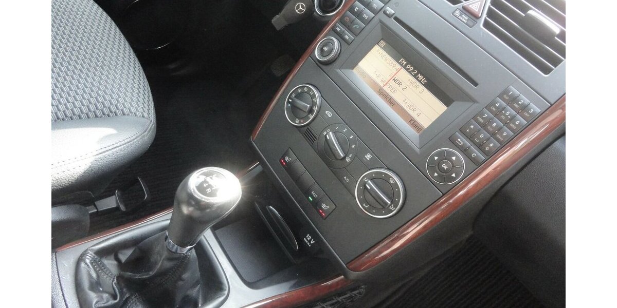 Mercedes-Benz A 160 Elegance Klima SHZ Alu 16 2.Hd Erst 47 Tkm 47.900 km 6.999 &euro; Neuss 41462