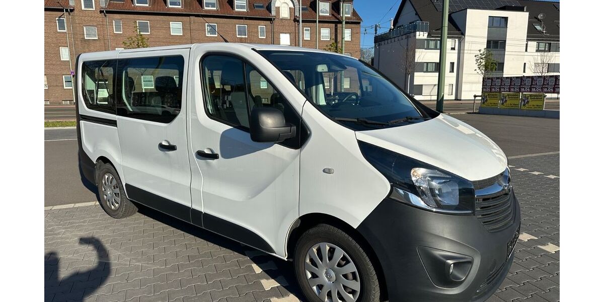 Opel Vivaro 50.000 km 17.880 &euro; Duisburg 47138