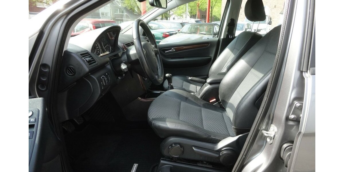 Mercedes-Benz A 160 Elegance Klima SHZ Alu 16 2.Hd Erst 47 Tkm 47.900 km 6.999 &euro; Neuss 41462