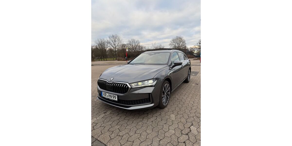 Skoda Superb 11.000 km 40.900 &euro; Krefeld 47807