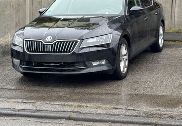 Skoda Superb 143.000 km 12.900 &euro; Remscheid 42857