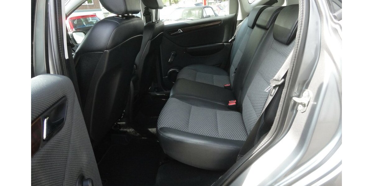 Mercedes-Benz A 160 Elegance Klima SHZ Alu 16 2.Hd Erst 47 Tkm 47.900 km 6.999 &euro; Neuss 41462