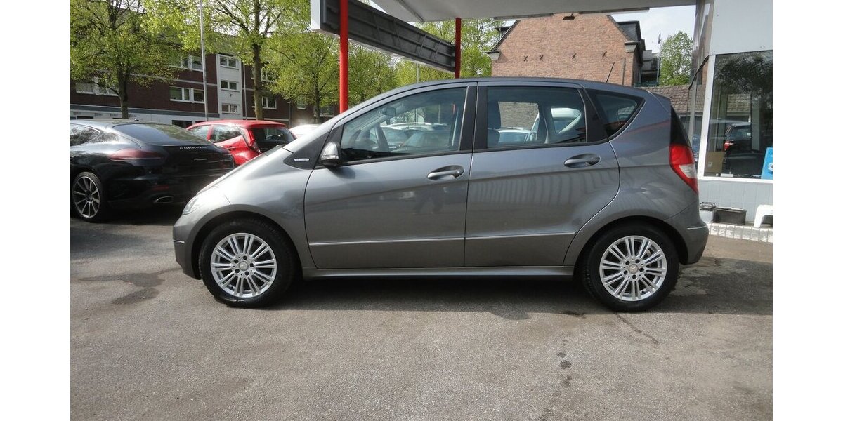 Mercedes-Benz A 160 Elegance Klima SHZ Alu 16 2.Hd Erst 47 Tkm 47.900 km 6.999 &euro; Neuss 41462