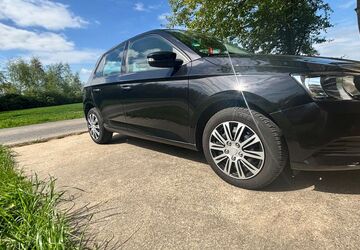 Skoda Fabia 90.000 km 7.900 &euro; Neuss 41469