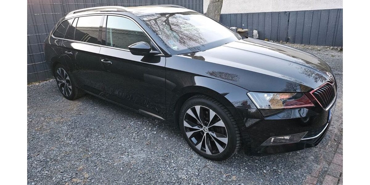 Skoda Superb 141.142 km 17.900 &euro; Solingen 42651