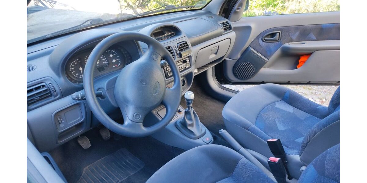 Renault Clio 122.800 km 1.600 &euro; Solingen 42657