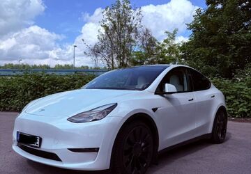 Tesla Model Y 36.000 km 38.599 &euro; Duisburg 47179