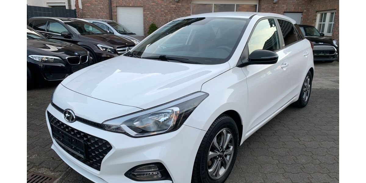 Hyundai i20 13.000 km 14.600 &euro; Moers 47443