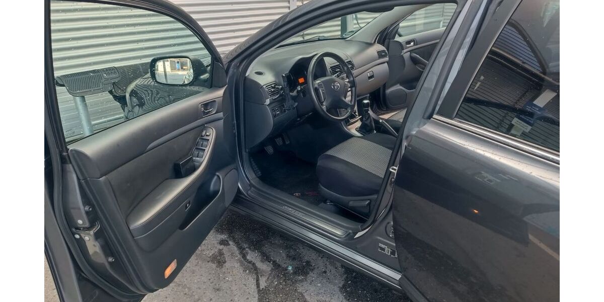 Toyota Avensis 290.000 km 3.000 &euro; Düsseldorf 40468