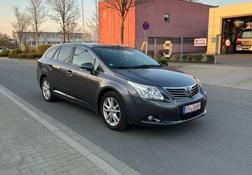 Toyota Avensis 223.000 km 5.990 &euro; Neuss 41460