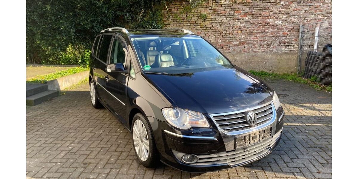 VW Touran 215.523 km 4.900 &euro; Solingen 42655