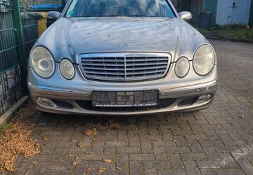Mercedes-Benz E 220 208.000 km 2.989 &euro; Bottrop 46240