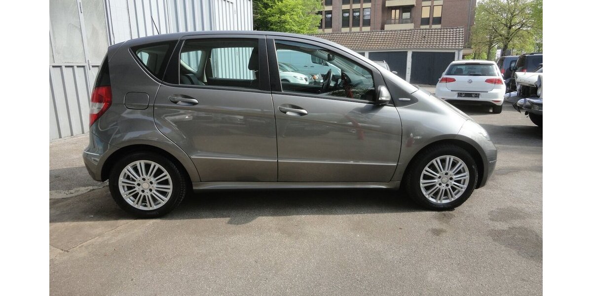 Mercedes-Benz A 160 Elegance Klima SHZ Alu 16 2.Hd Erst 47 Tkm 47.900 km 6.999 &euro; Neuss 41462
