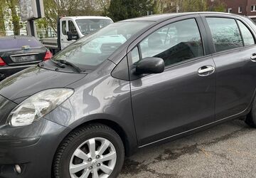 Toyota Yaris 182.846 km 2.950 &euro; Oberhausen 46045
