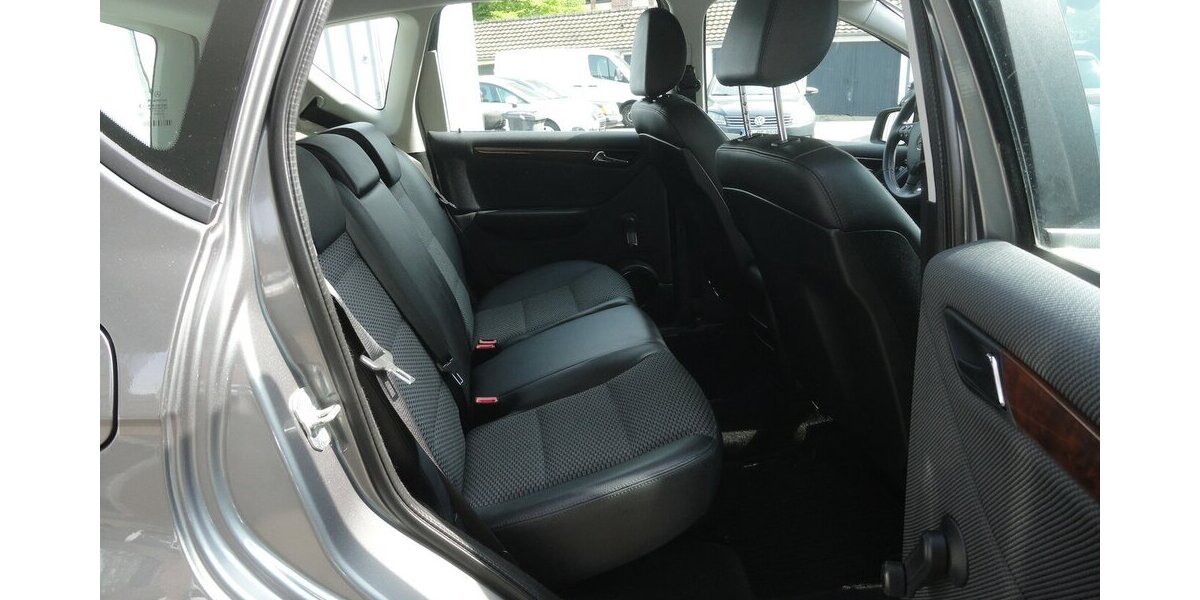 Mercedes-Benz A 160 Elegance Klima SHZ Alu 16 2.Hd Erst 47 Tkm 47.900 km 6.999 &euro; Neuss 41462