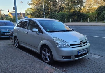 Toyota Corolla Verso 146.000 km 5.500 &euro; Krefeld 47798