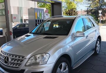 Mercedes-Benz ML 300 206.000 km 8.000 &euro; Duisburg 47051
