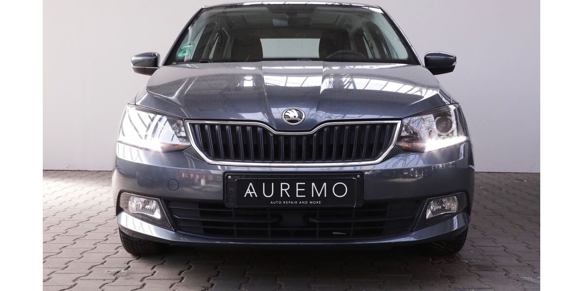 Skoda Fabia 143.385 km 9.900 &euro; Düsseldorf 40233