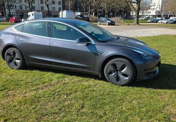 Tesla Model 3 81.000 km 21.900 &euro; Tönisvorst 47918