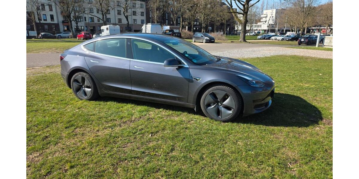 Tesla Model 3 81.000 km 21.900 &euro; Tönisvorst 47918