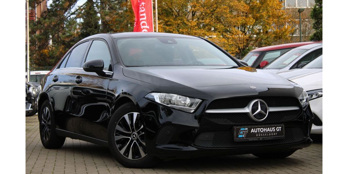 Mercedes-Benz A 200 29.863 km 24.999 &euro; Düsseldorf 40625