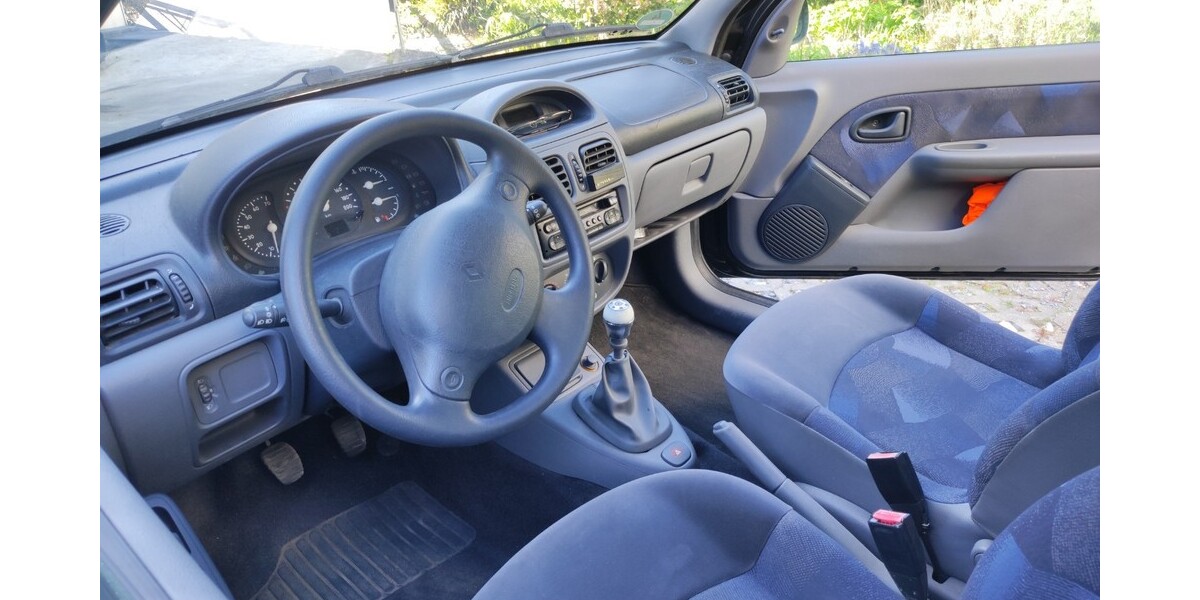 Renault Clio 122.280 km 1.650 &euro; Solingen 42651