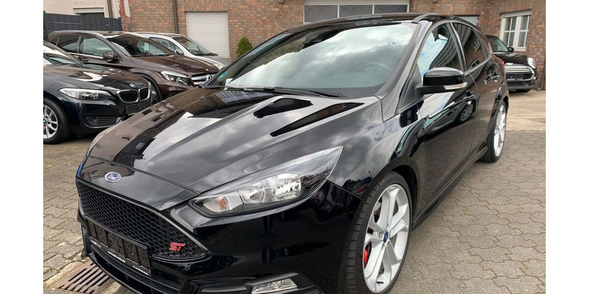 Ford Focus 92.000 km 19.690 &euro; Moers 47443