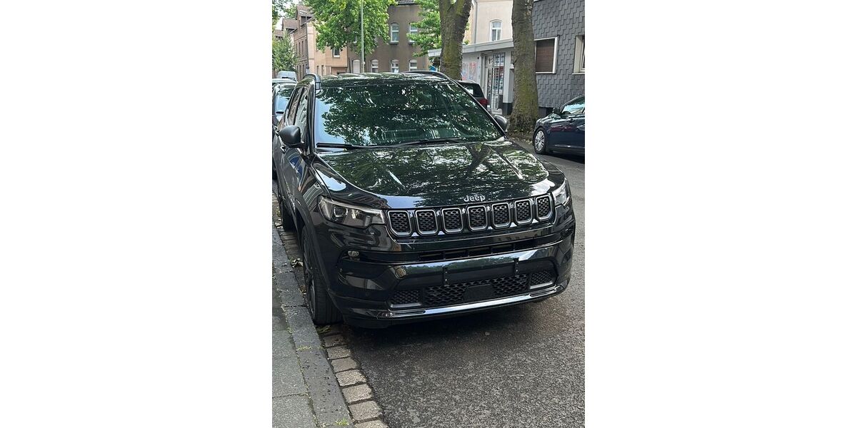 Jeep Compass 53.000 km 21.700 &euro; Duisburg 47166