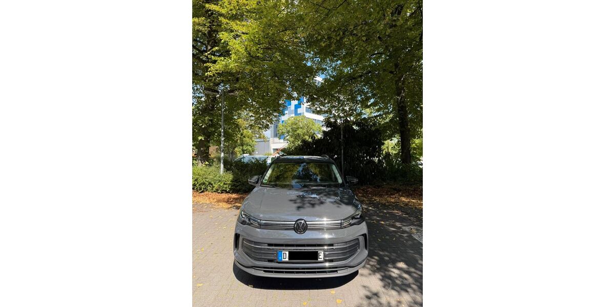 VW Tiguan 10.500 km 41.900 &euro; Düsseldorf 40223