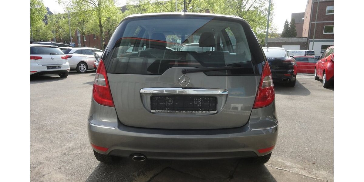 Mercedes-Benz A 160 Elegance Klima SHZ Alu 16 2.Hd Erst 47 Tkm 47.900 km 6.999 &euro; Neuss 41462