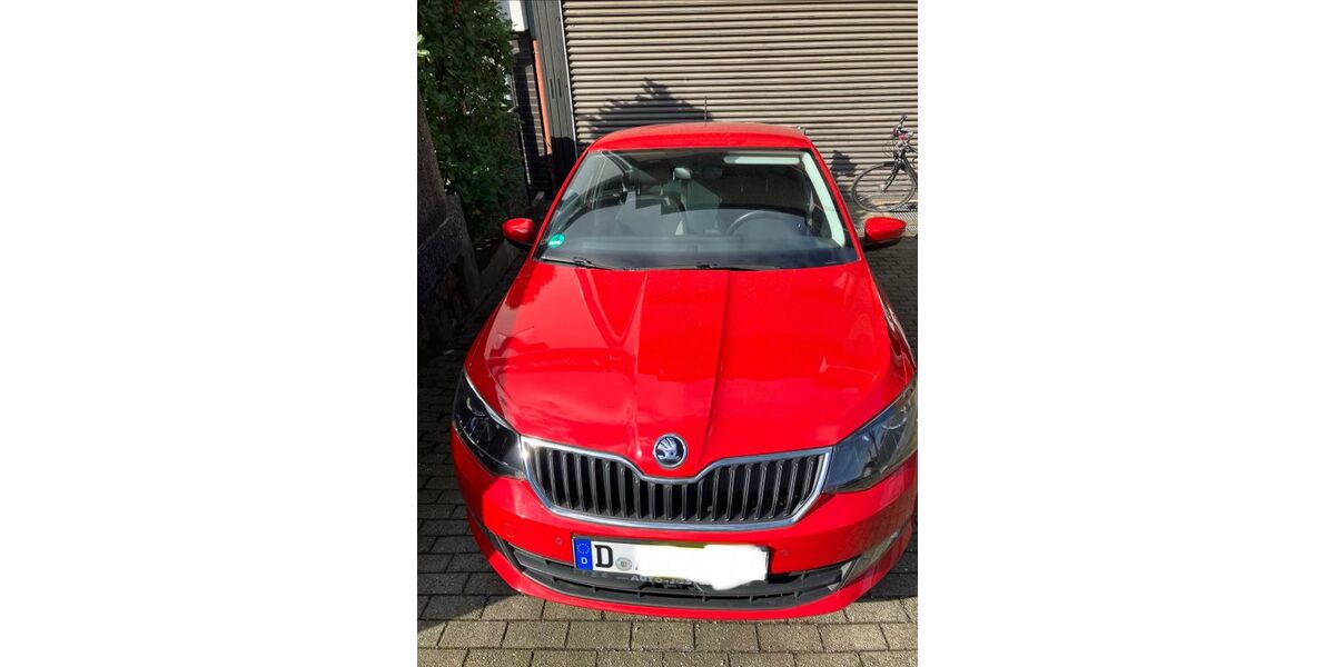 Skoda Fabia 82.000 km 9.100 &euro; Düsseldorf 40593