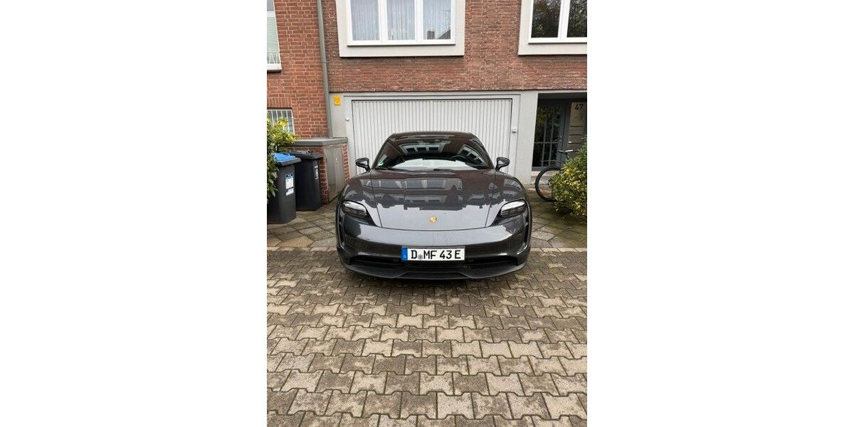 Porsche Taycan 64.000 km 54.900 &euro; Düsseldorf 40545