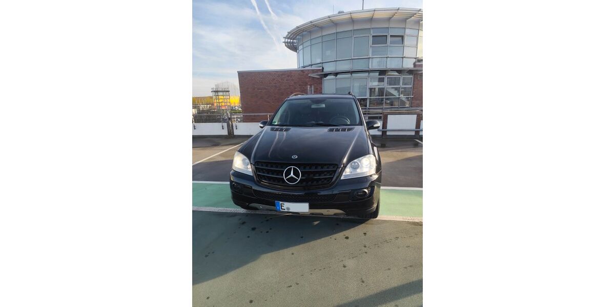 Mercedes-Benz ML 500 196.000 km 11.200 &euro; Essen 45355
