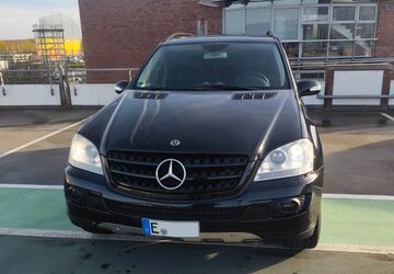 Mercedes-Benz ML 500 196.000 km 11.300 &euro; Essen 45355