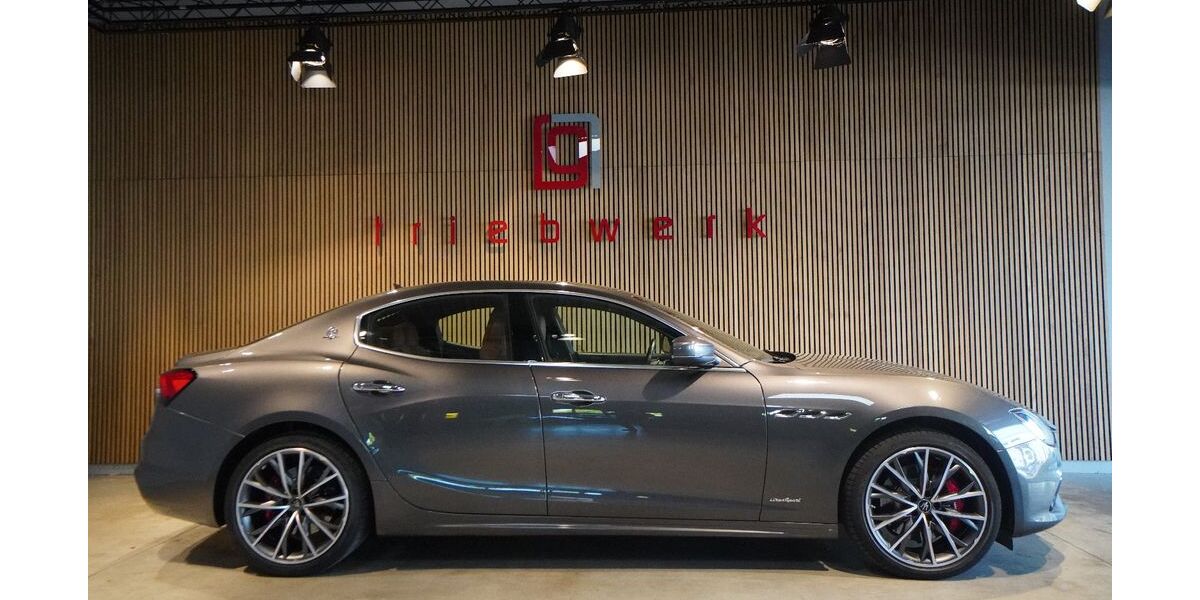 Maserati Ghibli 70.000 km 44.941 &euro; Duisburg 47228