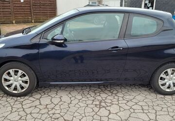 Peugeot 208 120.727 km 3.950 &euro; Wülfrath 42489
