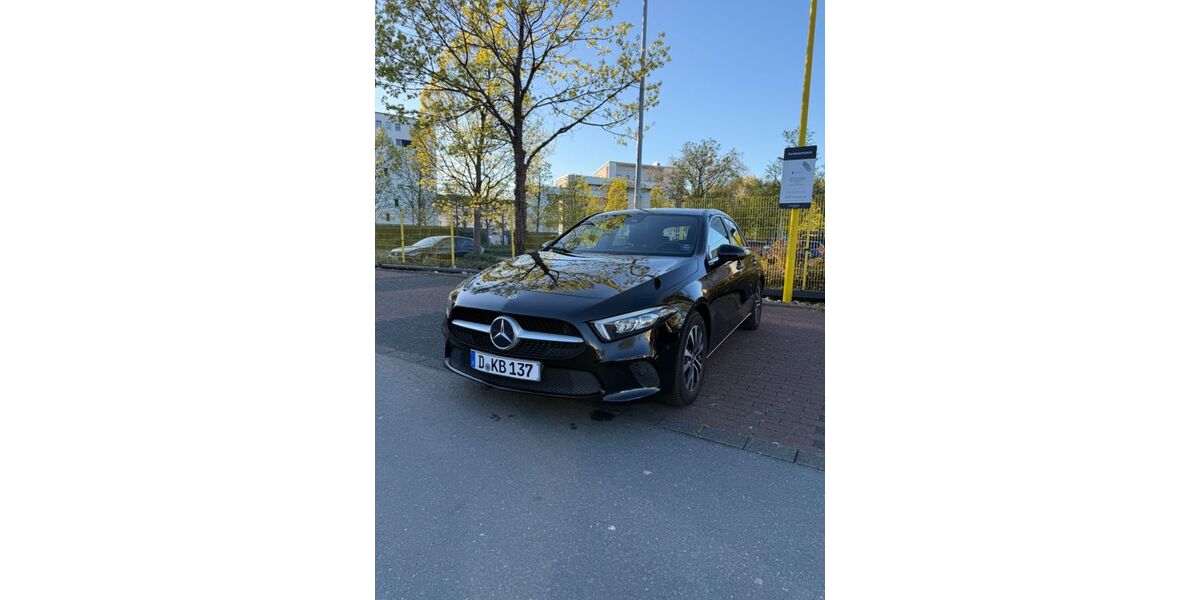 Mercedes-Benz A 180 120.000 km 15.900 &euro; Düsseldorf 40472